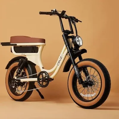 A cream Cruz electric bike from Brisbane Bike Rental